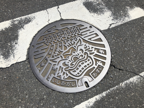 マンホール。蓋。デザイン。イラスト。絵。モノクロ。茨城。石岡市。幌獅子。