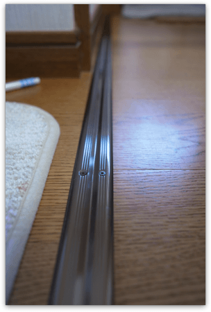 ドリルな気分で引き戸のレール交換 ザリガニが見ていた