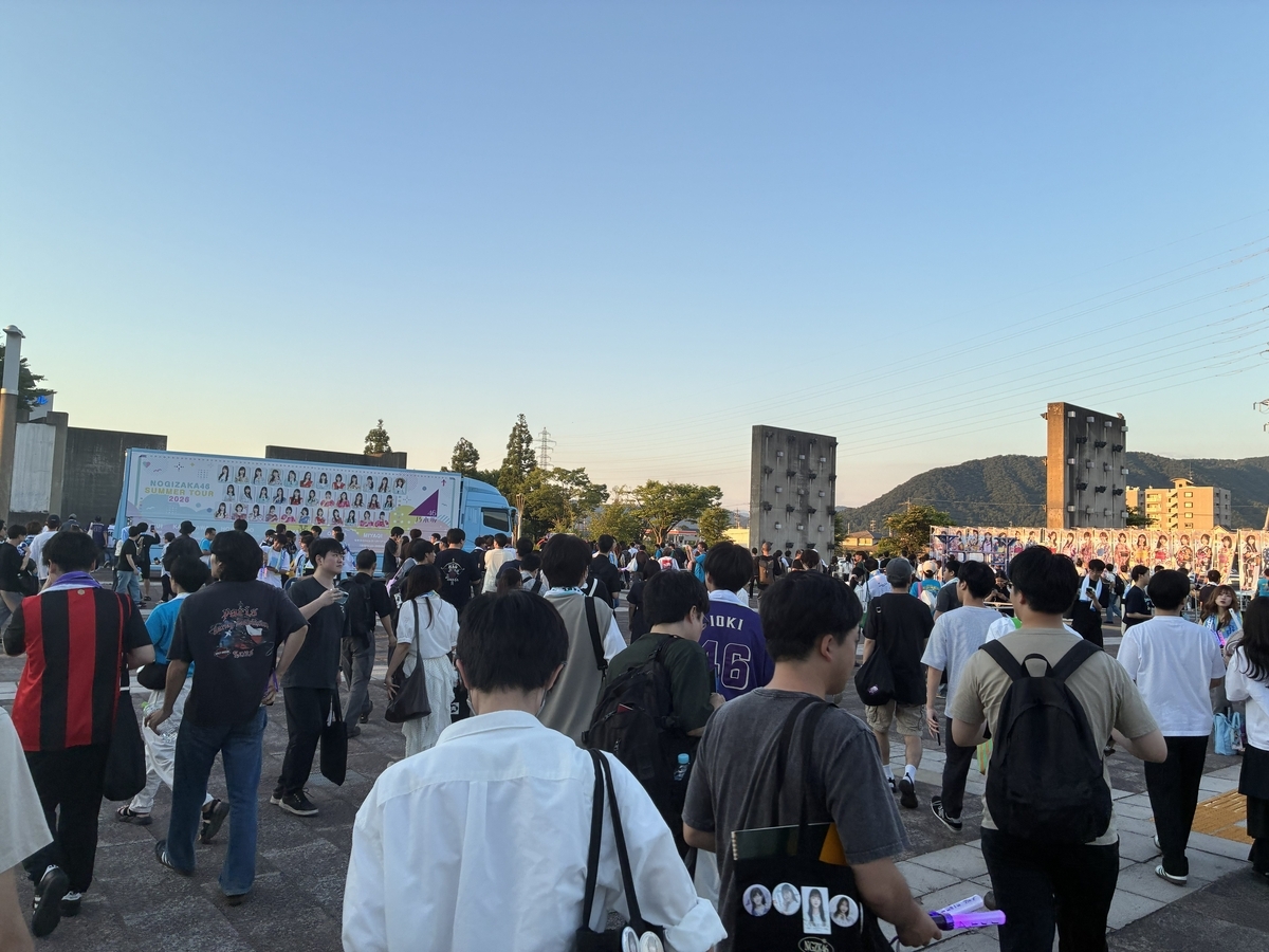 サンドーム福井ライブ終了後に帰る人たち
