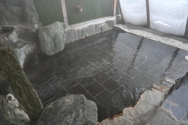 湯西川温泉 高野旅館 ドバドバかけ流しの温泉に日帰り入浴 大露天風呂の日記