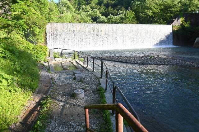 石抱温泉 超秘湯!天然の炭酸がプクプク湧く野湯に日帰り入浴 - 大露天風呂の日記