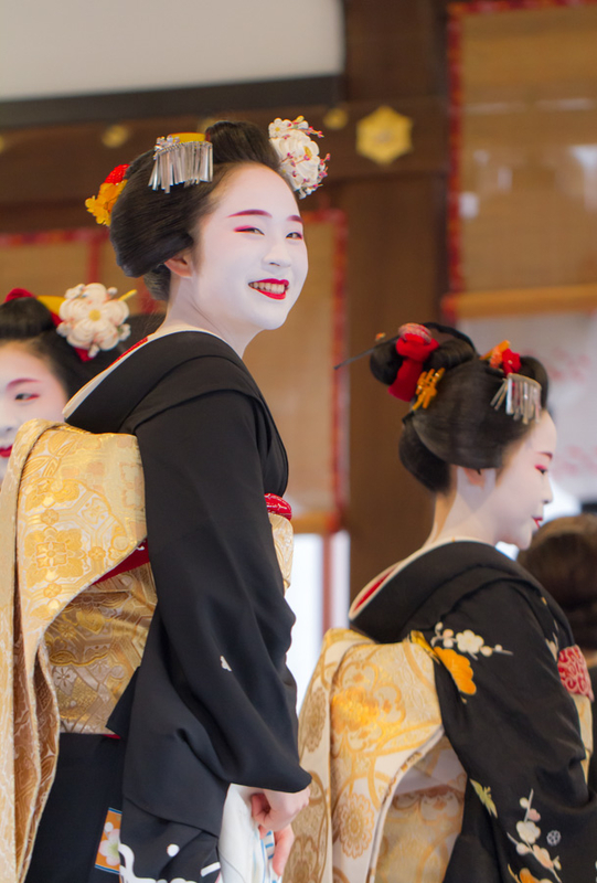 京都・八坂神社節分祭～宮川町舞妓と「お化け」芸妓の豆撒き - ROCK CD