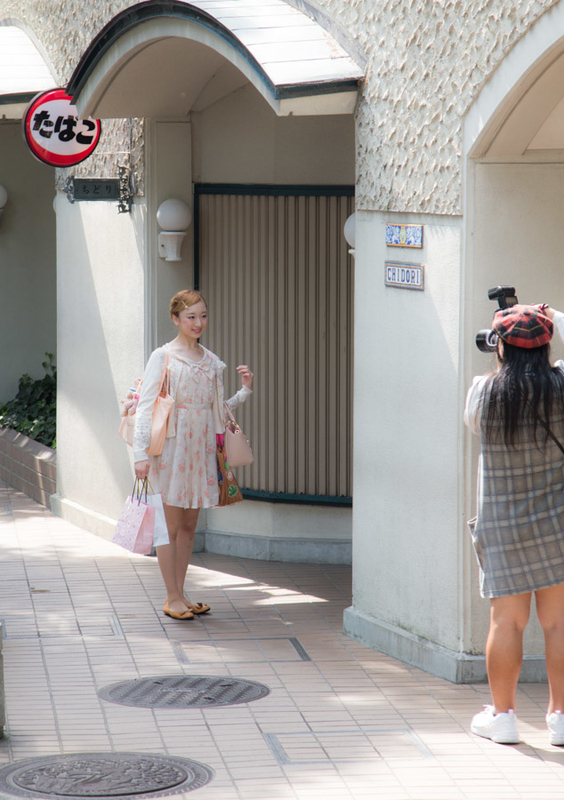 宝塚大劇場へゆく 2 入り待ちで見た不可思議な光景 Rock Cd Dvd Buyer S Guide Iii