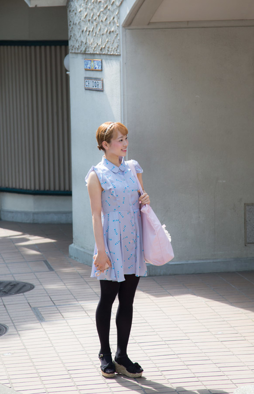 宝塚大劇場へゆく 2 入り待ちで見た不可思議な光景 Rock Cd Dvd Buyer S Guide Iii