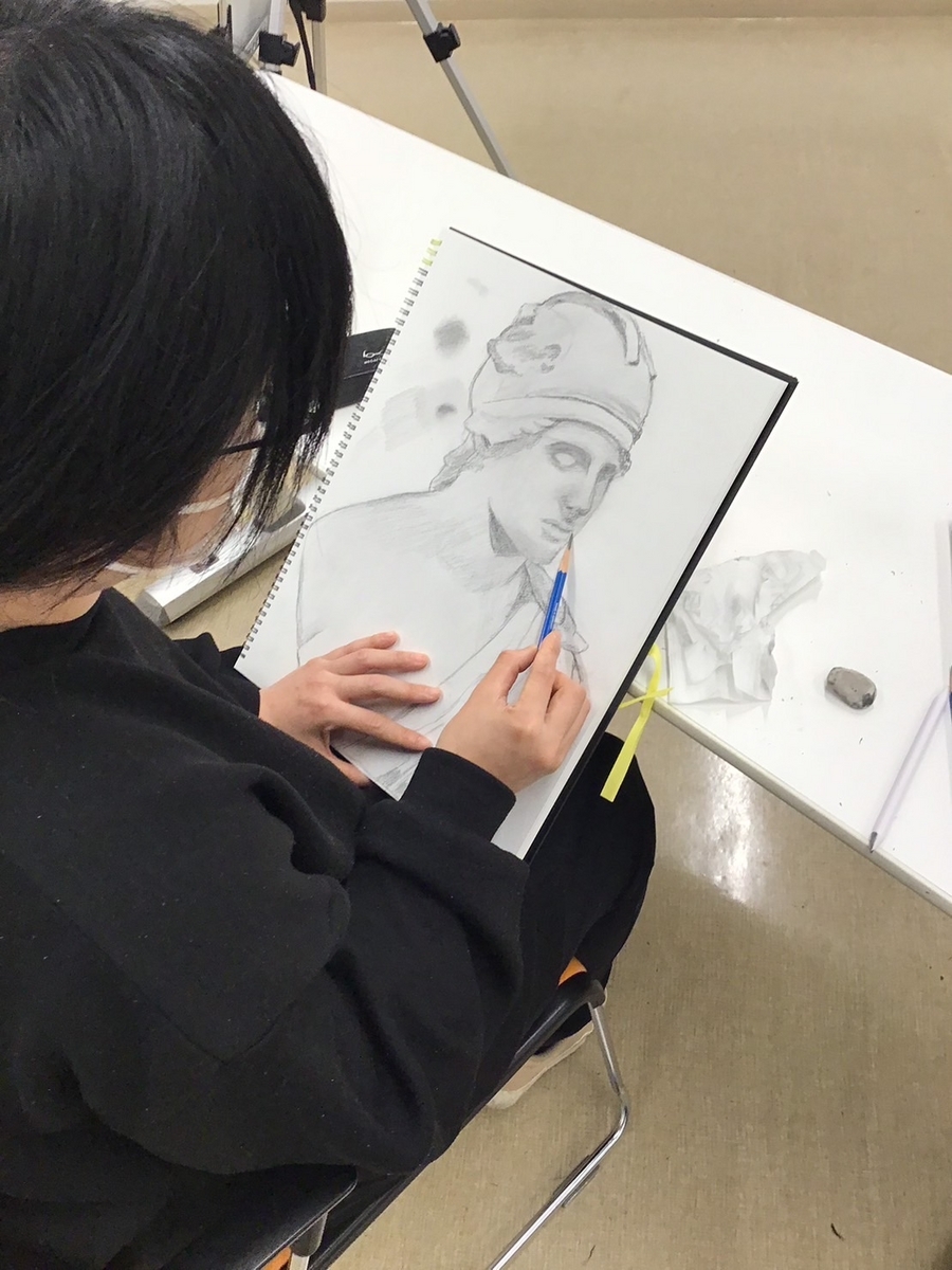 アマゾン像』を描く - ウィズアートの石膏デッサン講座