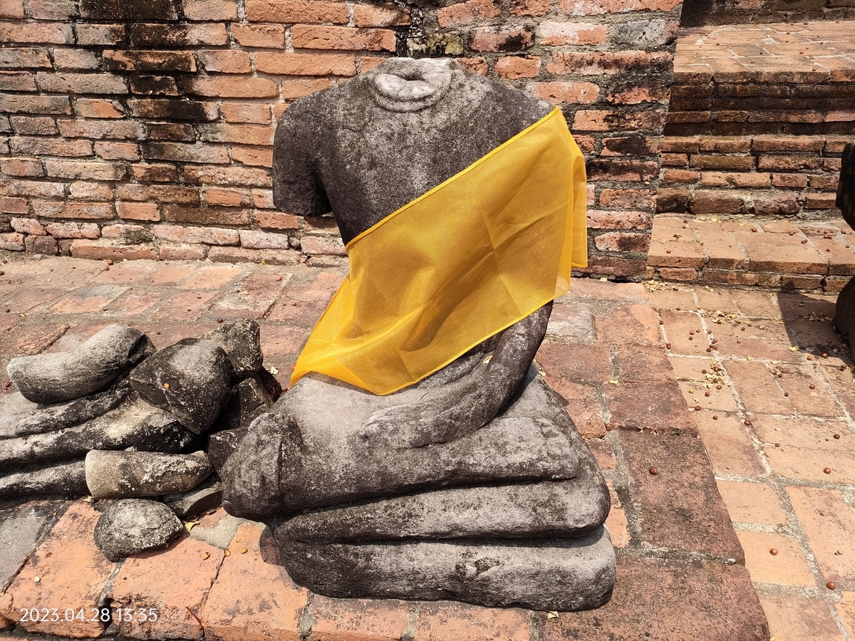 ワット・プララーム トウモロコシ型の小ぶりな塔堂(アユタヤ) おまけの会社員生活《ハケンの品格》