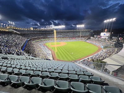 【2024最新】ドジャース観戦記★大谷翔平&山本由伸選手が良く見える席は？サインボールをもらうには？ドジャースタジアムの楽しみ方