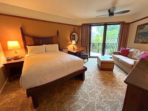 【ハワイ2024年最新】絶対お得！西海岸オプショナルツアーで新鉄道「Skyline」、絶景のピンクピルボックス、アウラニ（コオリナ）、ワイケレアウトレットモール、全部体験できる！