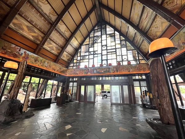 【ハワイ2024年最新】絶対お得！西海岸オプショナルツアーで新鉄道「Skyline」、絶景のピンクピルボックス、アウラニ（コオリナ）、ワイケレアウトレットモール、全部体験できる！