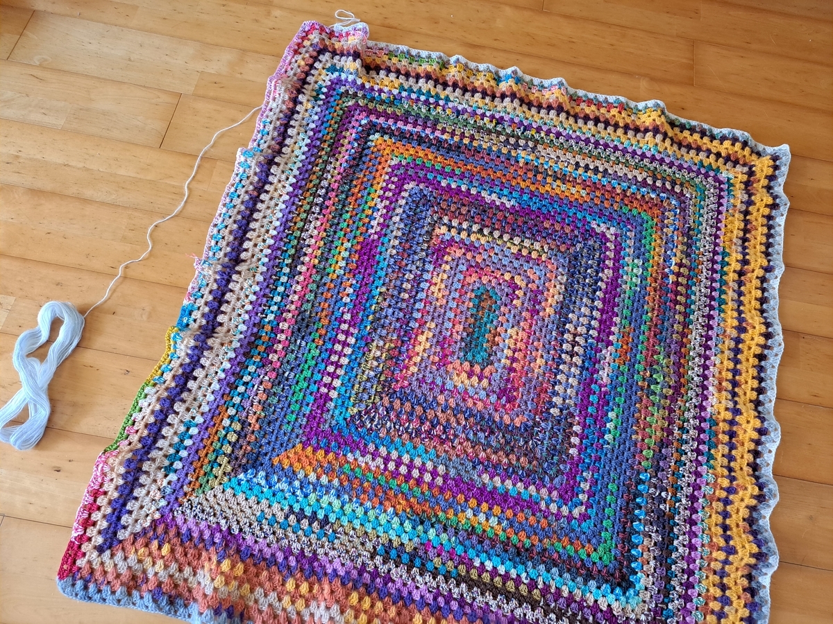 毛糸で手編みした炬燵正方形上掛け 【公式通販】