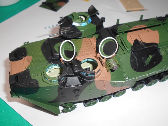 (26)1/35 陸上自衛隊水陸両用車 AAV7A1を作ります。車体側面の迷彩塗装の準備など。