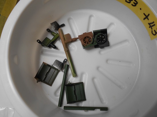 （30）1/35 陸上自衛隊水陸両用車 AAV7A1を作ります。パーツの組み立て。
