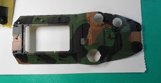 （30）1/35 陸上自衛隊水陸両用車 AAV7A1を作ります。パーツの組み立て。