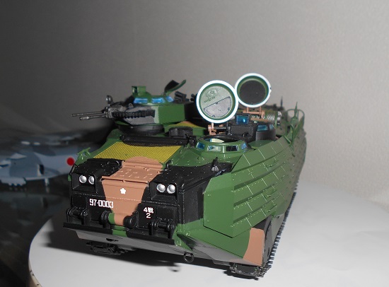 (43)「1/35 陸上自衛隊水陸両用車 AAV7A1」を作ります。完成しました。