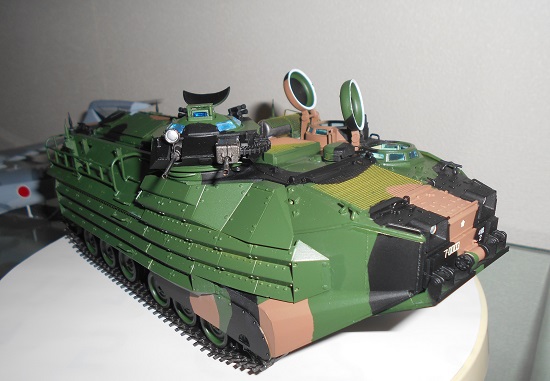 (43)「1/35 陸上自衛隊水陸両用車 AAV7A1」を作ります。完成しました。