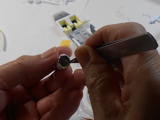 （4）1/48 ホンダジェットを作ります。同じ色の塗装について。コックピットとエンジンのパーツ。