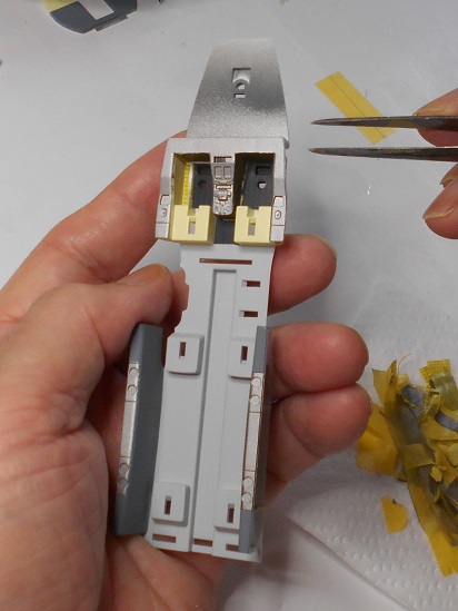 （4）1/48 ホンダジェットを作ります。同じ色の塗装について。コックピットとエンジンのパーツ。