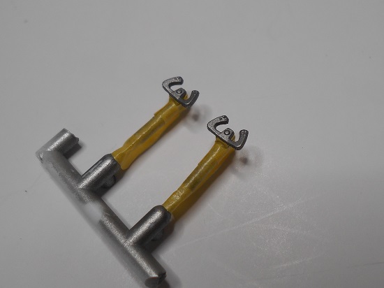 （4）1/48 ホンダジェットを作ります。同じ色の塗装について。コックピットとエンジンのパーツ。