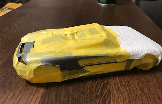 （8）「1/24 ポルシェ カレラ GT」を作ります。赤い色で塗装するシートとボディの内側について。