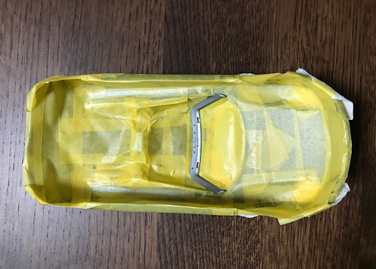 （8）「1/24 ポルシェ カレラ GT」を作ります。赤い色で塗装するシートとボディの内側について。