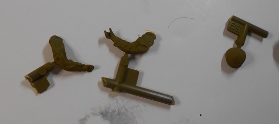 （9）「1/35陸上自衛隊 軽装甲機動車（LAV）」を作ります。車体とドアとドライバーの塗装。