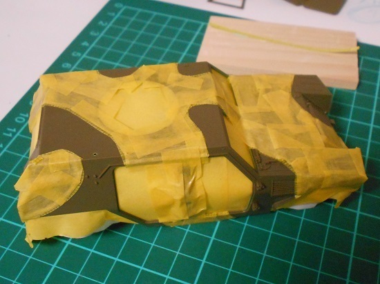 （12）1/35陸上自衛隊 軽装甲機動車（LAV）を作ります。車体の塗装と消火器の取り付け。