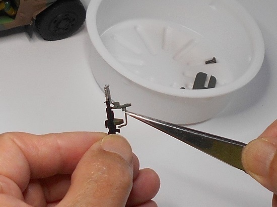 （17）「1/35陸上自衛隊 軽装甲機動車（LAV）」を作ります。車体の組み立て。