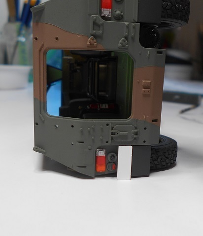 （18）「1/35陸上自衛隊 軽装甲機動車（LAV）」を作ります。完成前の細かい作業。