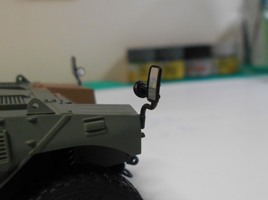 （18）「1/35陸上自衛隊 軽装甲機動車（LAV）」を作ります。完成前の細かい作業。