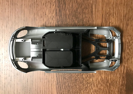 (9)「1/24 ポルシェ カレラ GT」を作ります。塗装したパーツ。