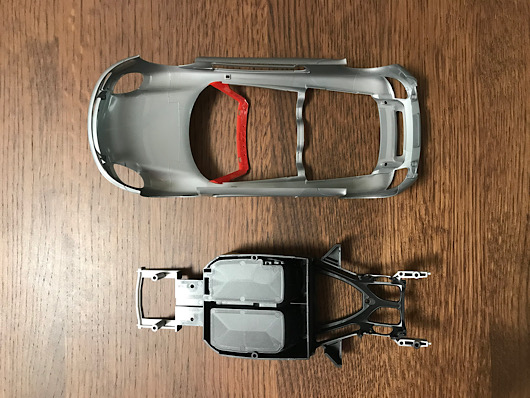 (9)「1/24 ポルシェ カレラ GT」を作ります。塗装したパーツ。