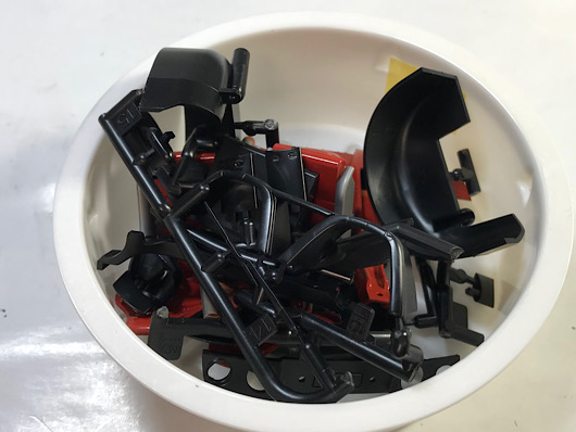 (9)「1/24 ポルシェ カレラ GT」を作ります。塗装したパーツ。