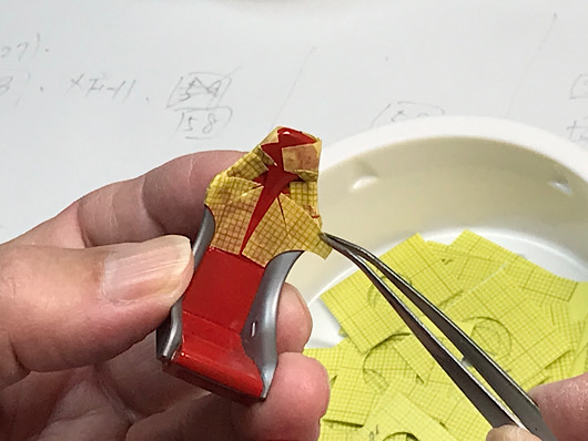 （11）「1/24 ポルシェ カレラ GT」を作ります。シートのマスキングをします。