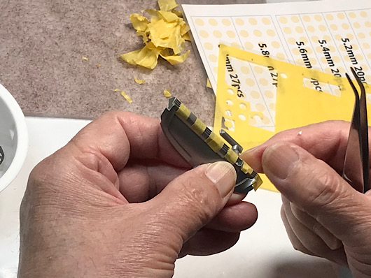 （13）「1/24 ポルシェ カレラ GT」を作ります。ダッシュボードのマスキングと塗装について。