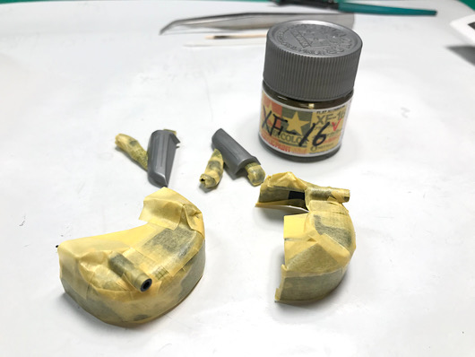 （15）「1/24 ポルシェ カレラ GT」を作ります。塗装とマスキングは続きます。
