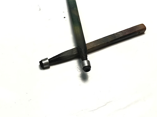 （16）「1/24 ポルシェ カレラ GT」を作ります。小さなパーツや小さな部分の塗装について