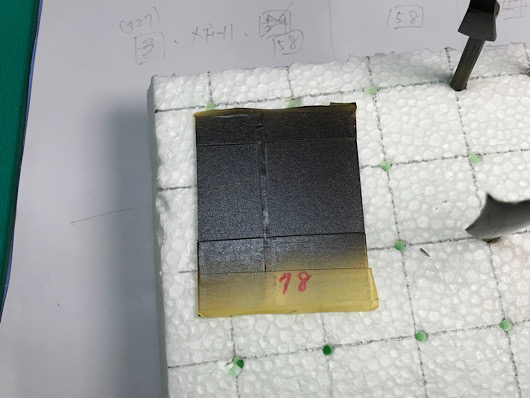 （17）「1/24 ポルシェ カレラ GT」を作ります。ボディの塗装をします。
