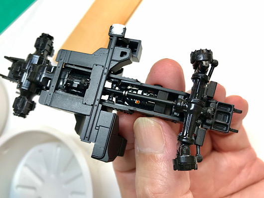 （15）「1/35 ヤンマートラクター YT5113A」を作ります。足回りの組み立てをしていたので写真を撮りました。