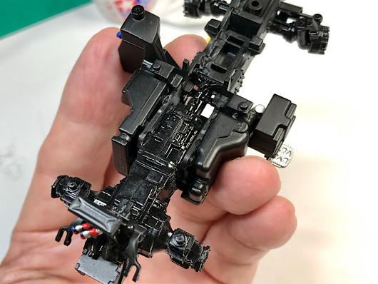 （15）「1/35 ヤンマートラクター YT5113A」を作ります。足回りの組み立てをしていたので写真を撮りました。