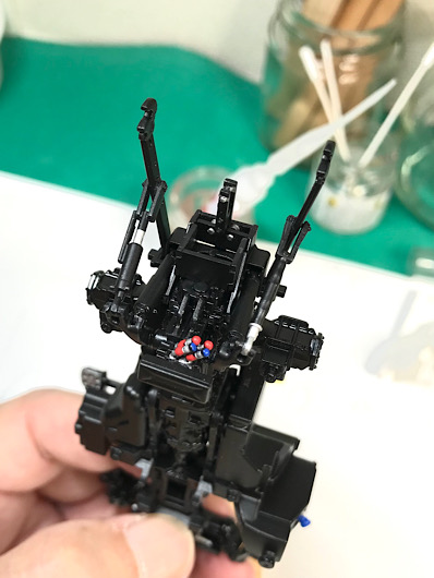 （15）「1/35 ヤンマートラクター YT5113A」を作ります。足回りの組み立てをしていたので写真を撮りました。