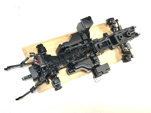 （15）「1/35 ヤンマートラクター YT5113A」を作ります。足回りの組み立てをしていたので写真を撮りました。