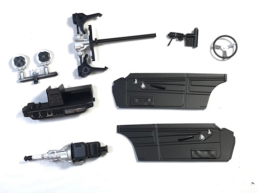 （9）「1/24 いすゞ ベレット 1600GTR 前期型（1969）」を作ります。塗装が終わった内装のパーツの写真を載せます。