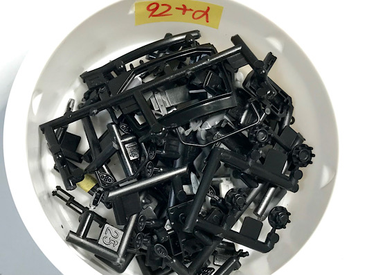 （1）今日から「1/35 ヤンマートラクター YT5113A」について書きます。このページは切り離しをしたパーツの写真を載せます。