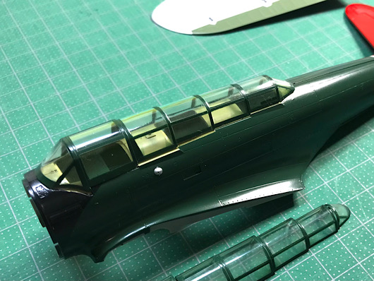 （12）「1/48 中島 B5N2 九七式三号艦上攻撃機」を作ります。塗装したキャノピー。