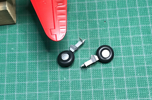 （17）「1/48 中島 B5N2 九七式三号艦上攻撃機」を作ります。胴体と主翼の取り付けまで。