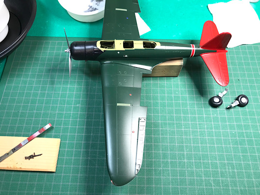 （17）「1/48 中島 B5N2 九七式三号艦上攻撃機」を作ります。胴体と主翼の取り付けまで。
