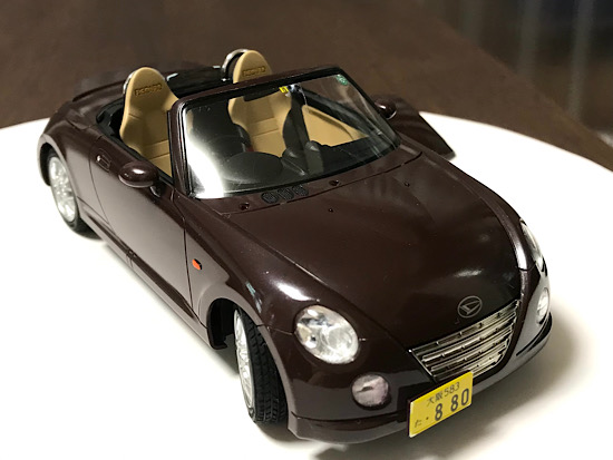 (13)「1/24 ダイハツ L880K コペン アルティメットエディション ’06」を作ります。もう少しで完成。