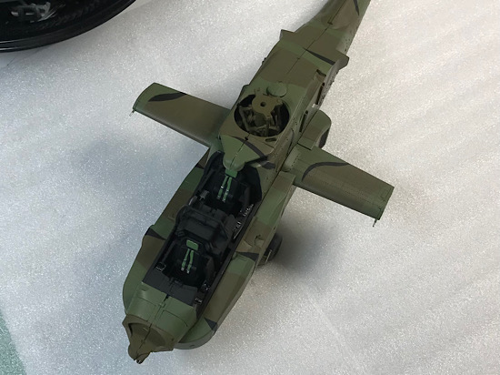 （35）「1/48 AH-64D アパッチ ロングボウ“陸上自衛隊”」を作ります。主脚の組み立てと取り付け。