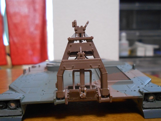 1/35 陸上自衛隊 99式自走 155mmりゅう弾砲を作ります。トラベリングクランプの取り付け、取り付けた