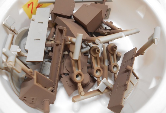 「1/35 陸上自衛隊87式自走高射機関砲 高射教導隊」を作ります。茶色の塗装